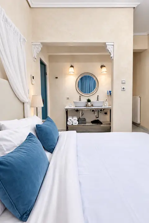 Aegean Spa Suite with indoor jacuzzi, sauna and rooftop jacuzzi, sea view – bed with view to the double vanity · Panorama Suites & Spa, Stomio
