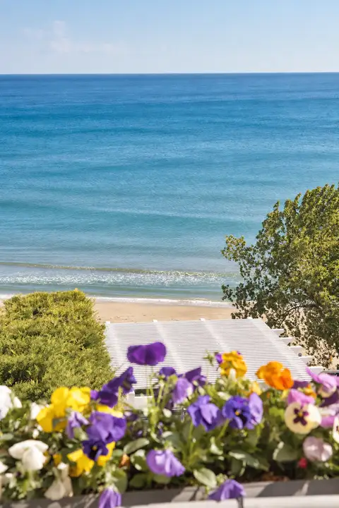 Aegean Spa Suite with indoor jacuzzi, sauna and rooftop jacuzzi, sea view – sea and beach view over flower boxes · Panorama Suites & Spa, Stomio