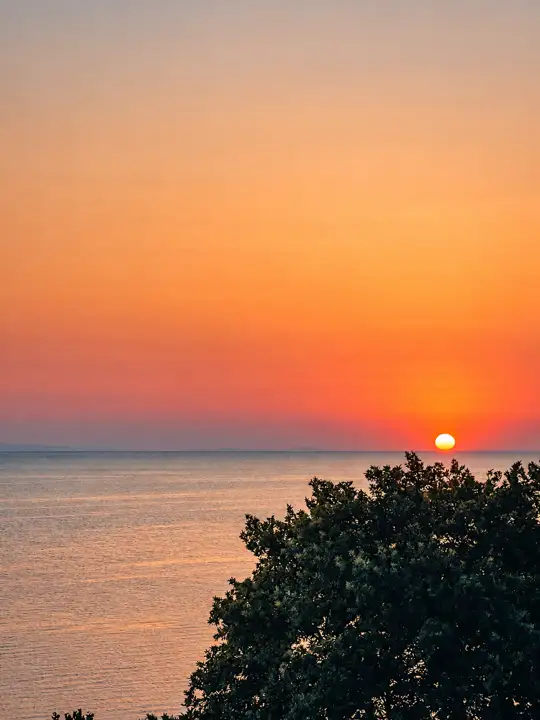 Blue Sky Suite with rooftop heated jacuzzi and sea-view hot tub – sunset over the sea from the suite · Panorama Suites & Spa, Stomio